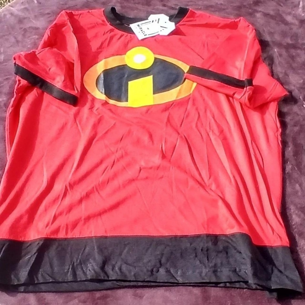 NWT Miracle Artistic Short Sleeve Incredibles Shirt.